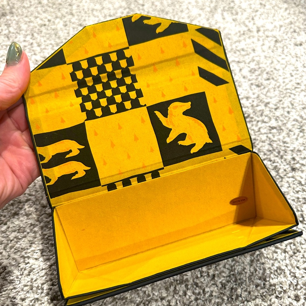 Harry Potter DIFF Charitable Collaboration - Huff… - image 7